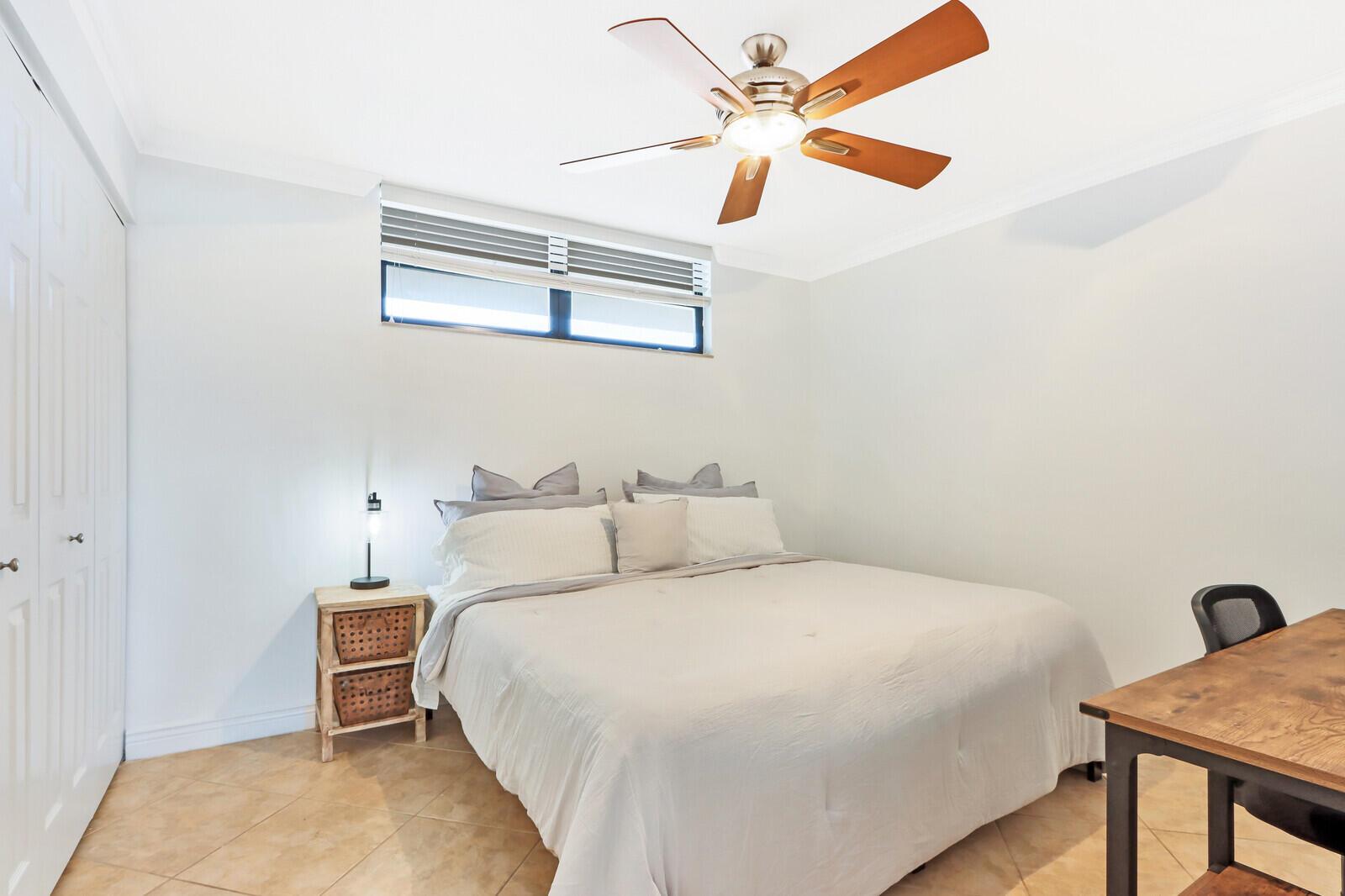 MAYAN TOWERS CONDO II - Residential Lease