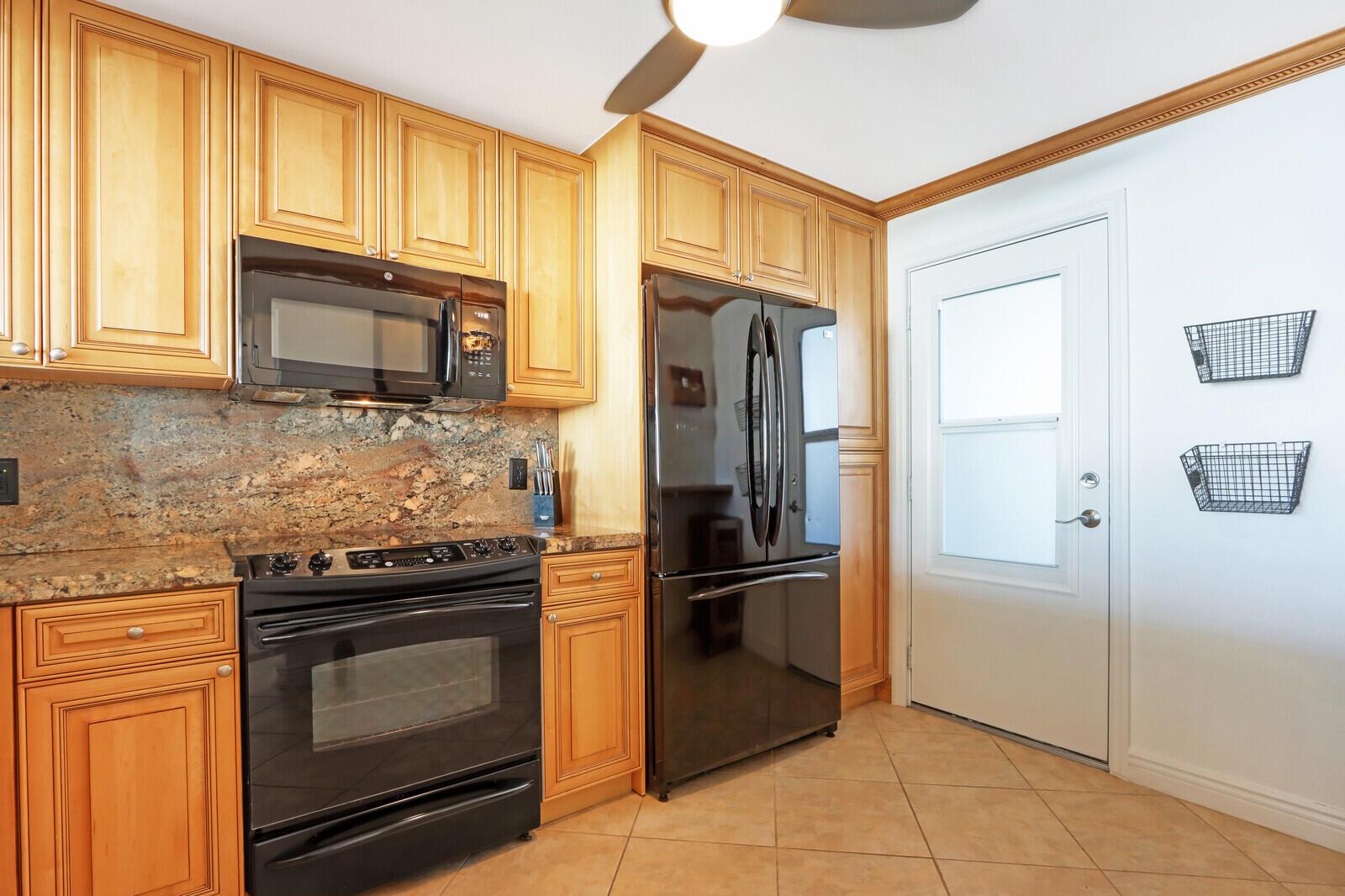 MAYAN TOWERS CONDO II - Residential Lease