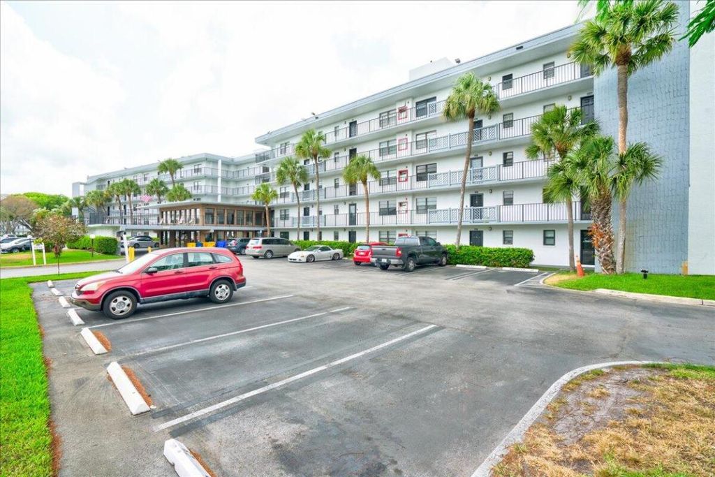 Photo of 9235 SW 8th Street #307, Boca Raton, FL 33428 (MLS # R10989008)