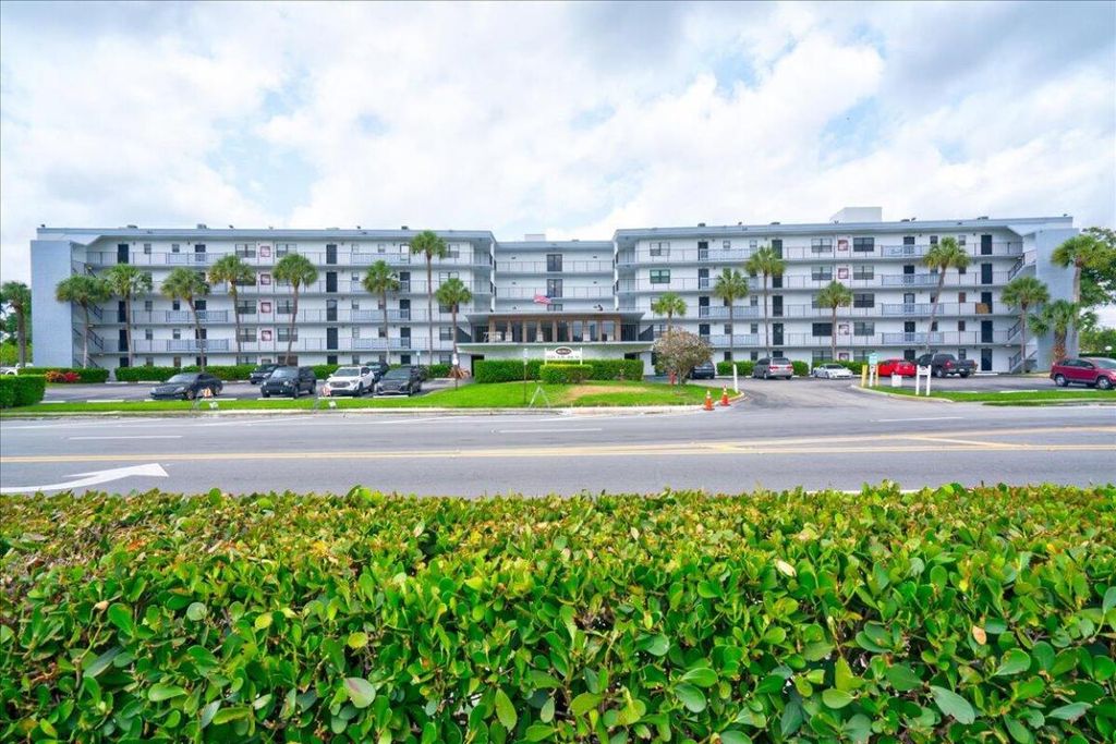 Photo of 9235 SW 8th Street #307, Boca Raton, FL 33428 (MLS # R10989008)