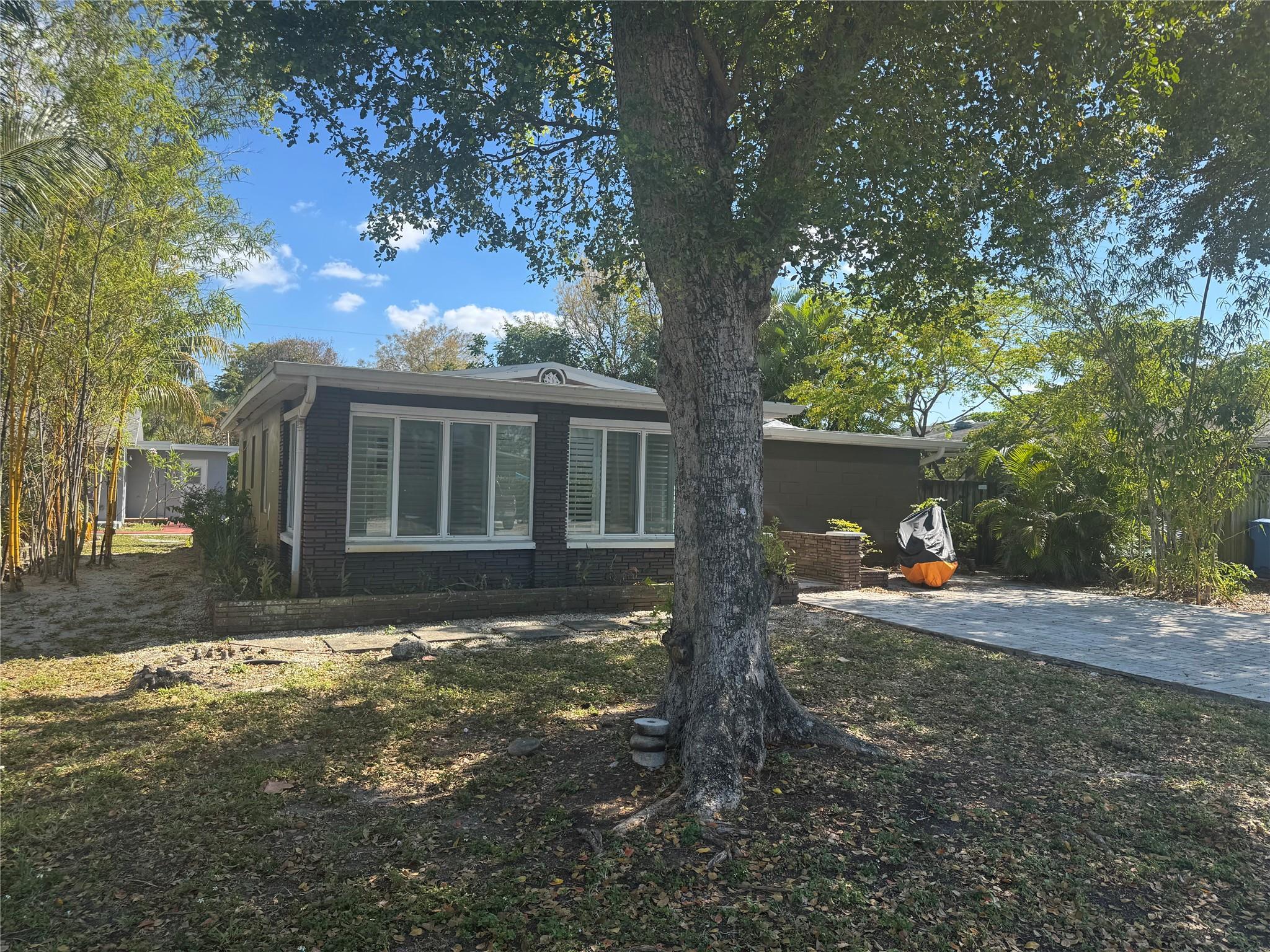 280 NW 41st St