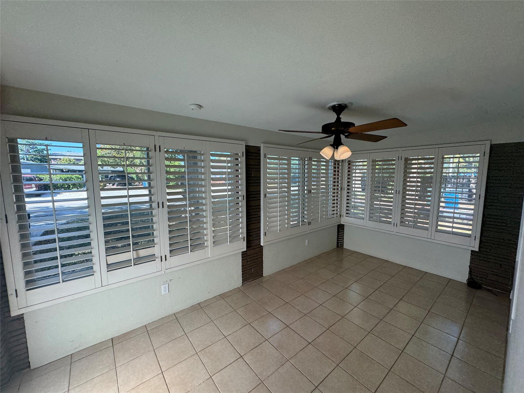 280 NW 41st St