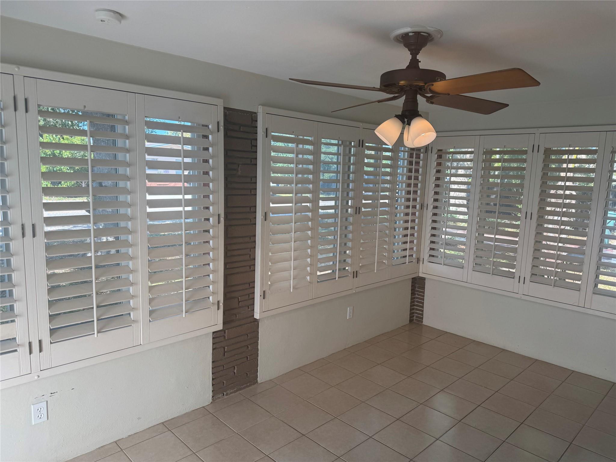 280 NW 41st St