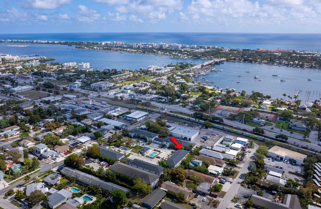 Photo of 324 W Pine Street #11, Lantana, FL 33462 (MLS # B26001029)