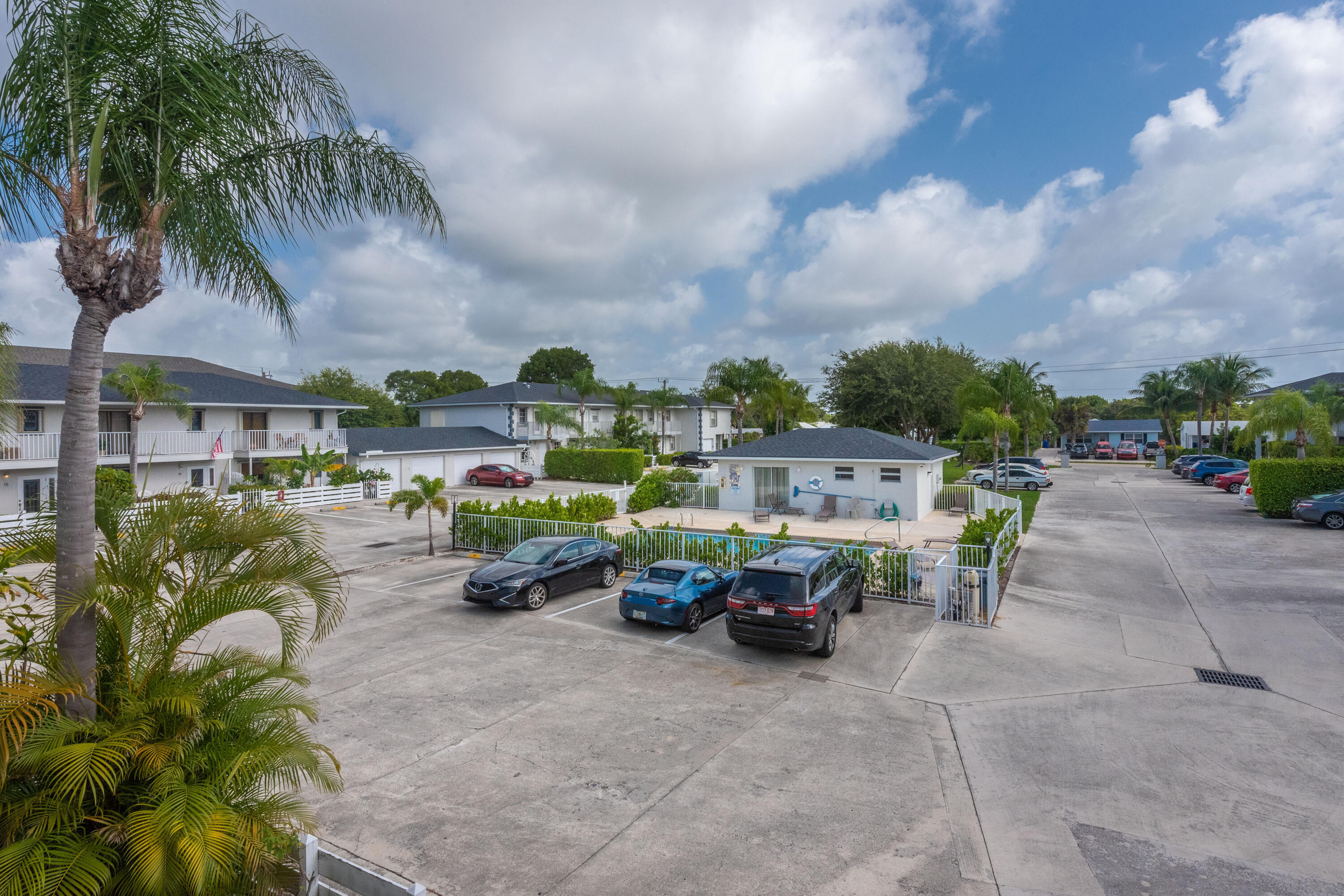 MANGO VILLAS TOWNHOUSE - Residential