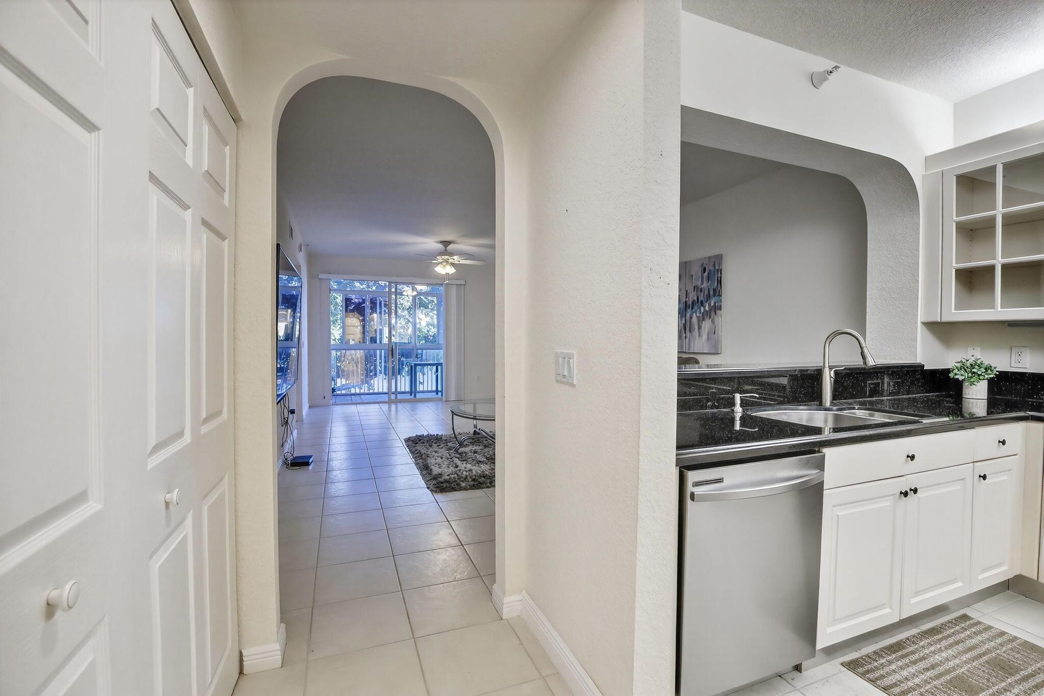 SOUTHAMPTON CONDOMINIUM - Residential