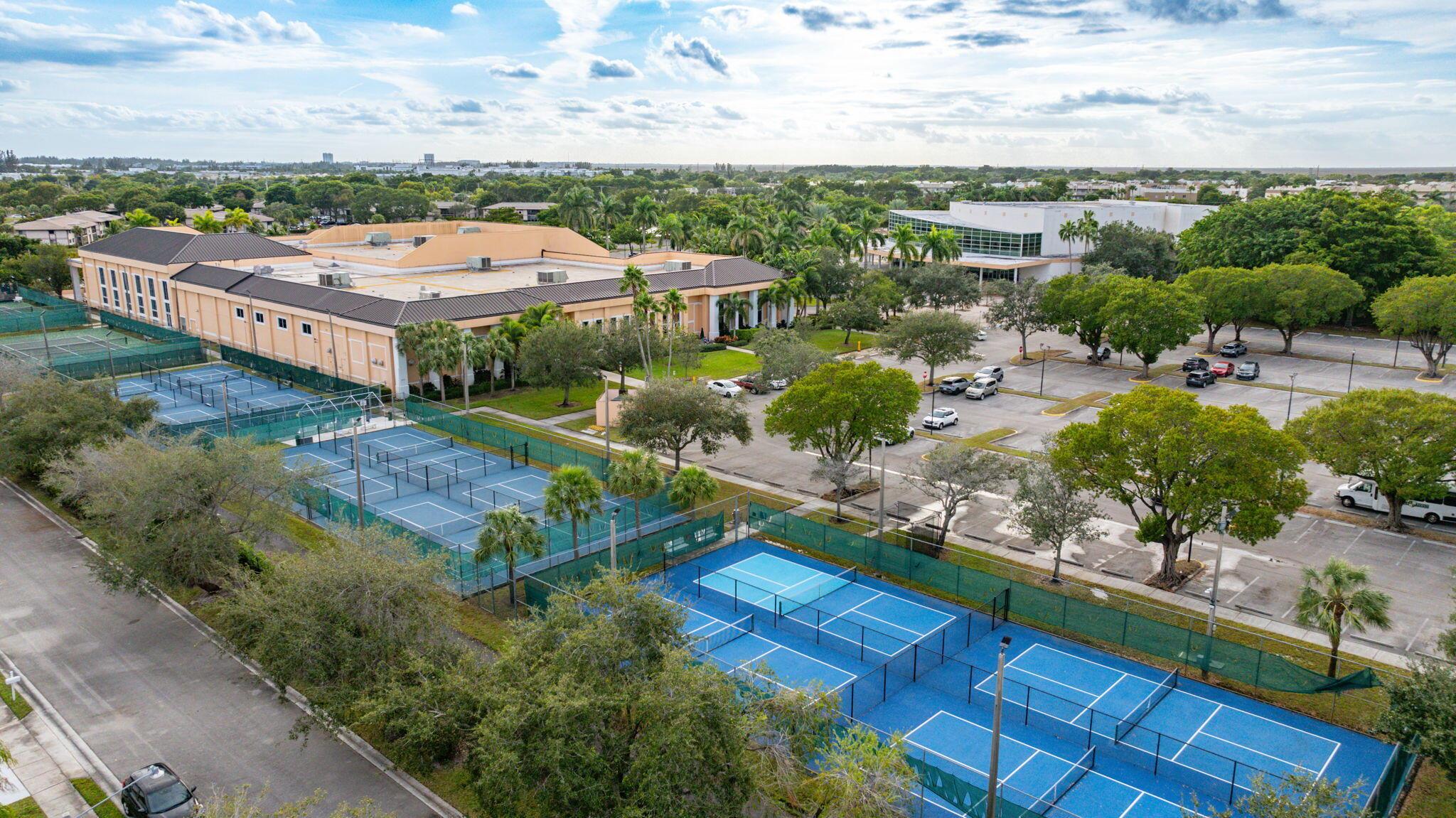 SOUTHAMPTON CONDOMINIUM - Residential