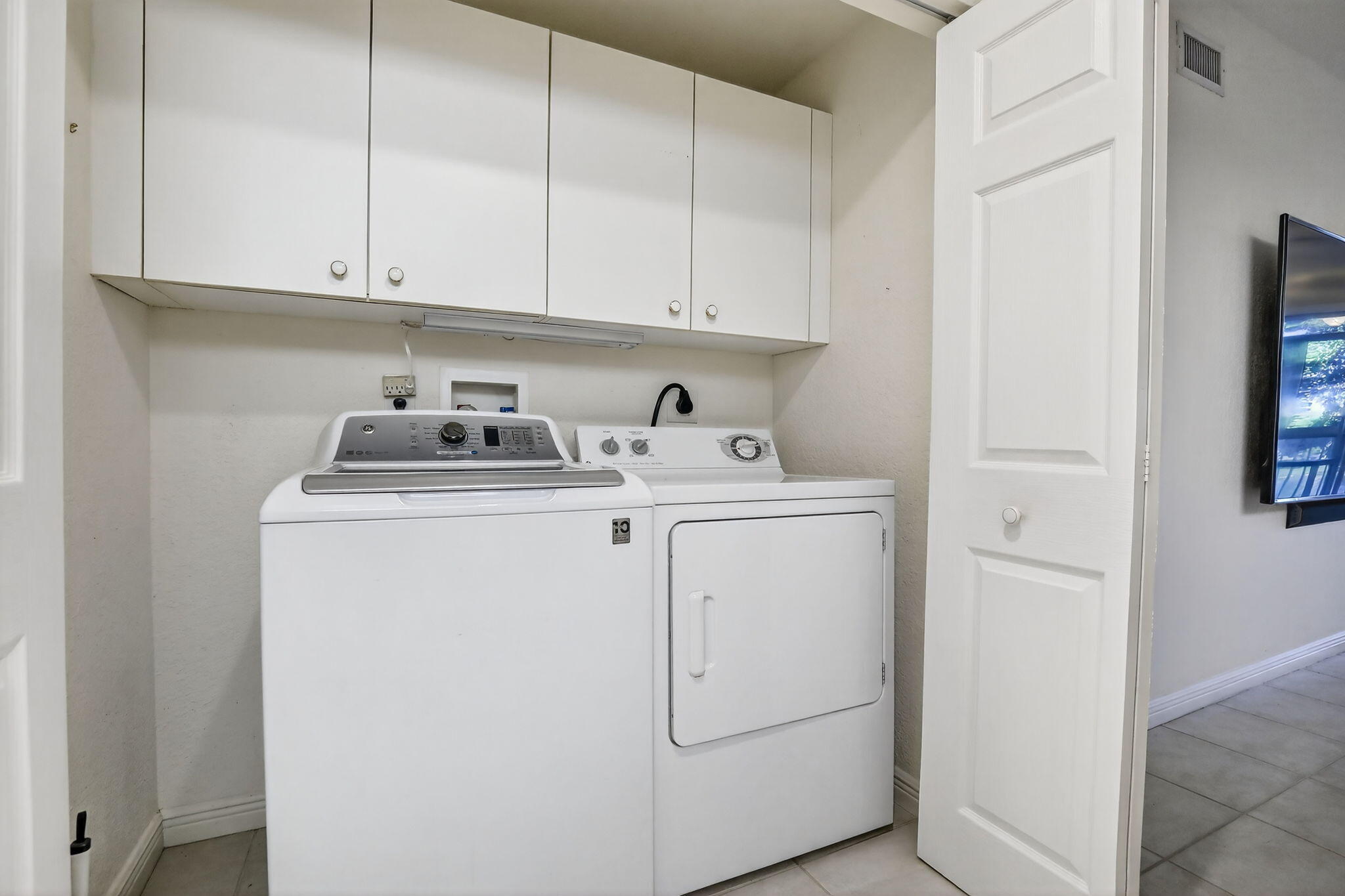 SOUTHAMPTON CONDOMINIUM - Residential