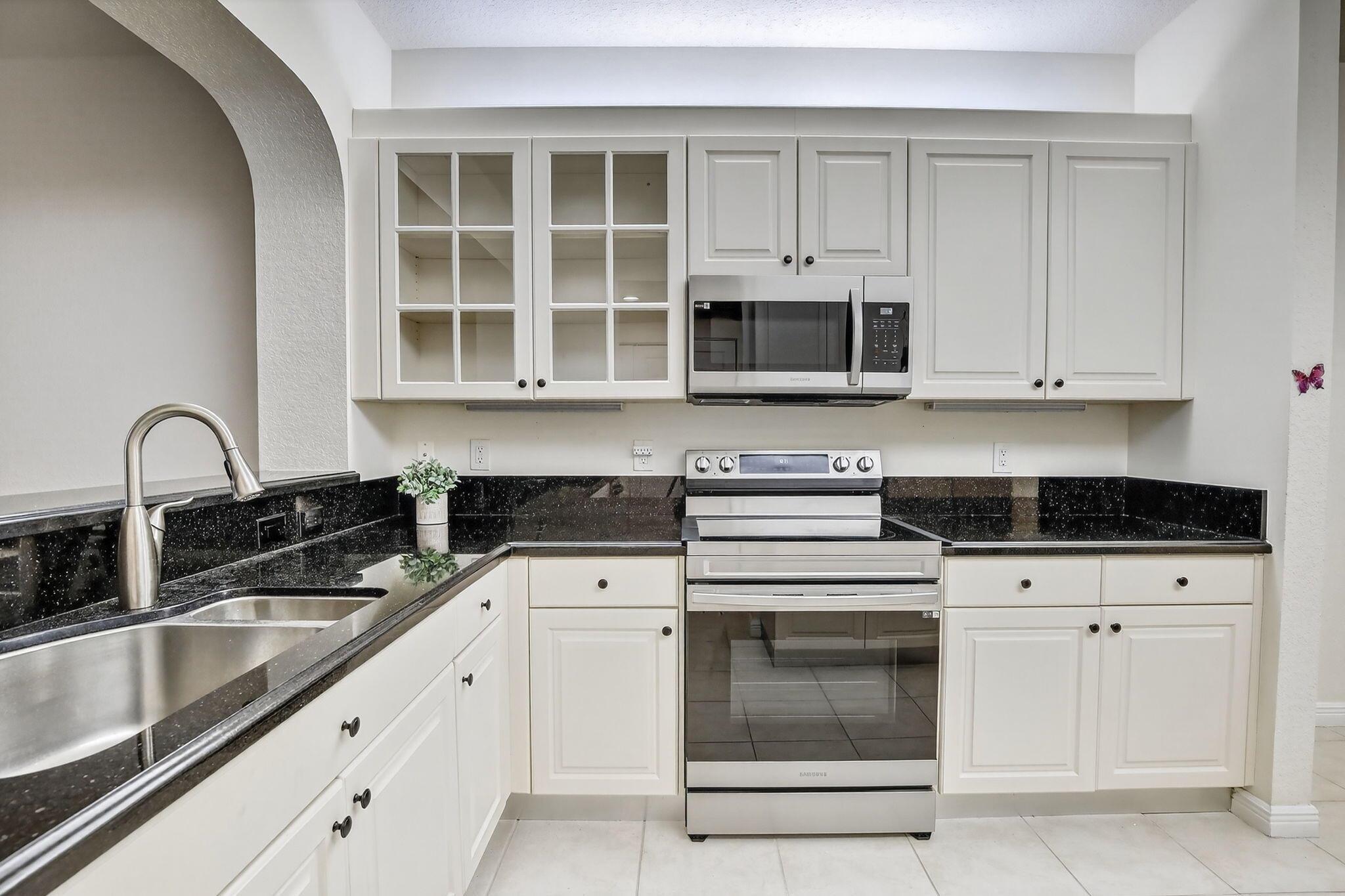 SOUTHAMPTON CONDOMINIUM - Residential