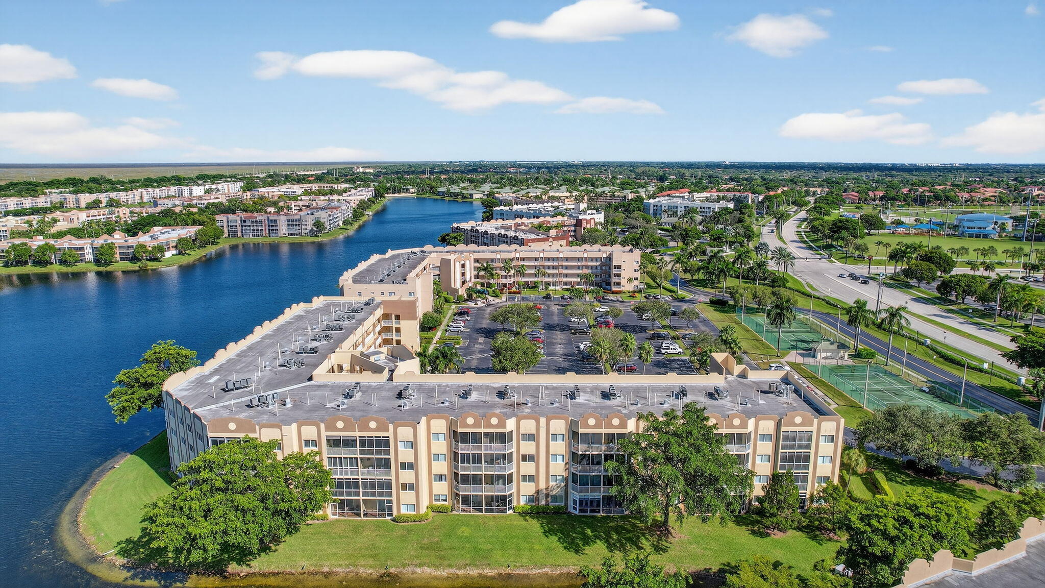 SOUTHAMPTON CONDOMINIUM - Residential