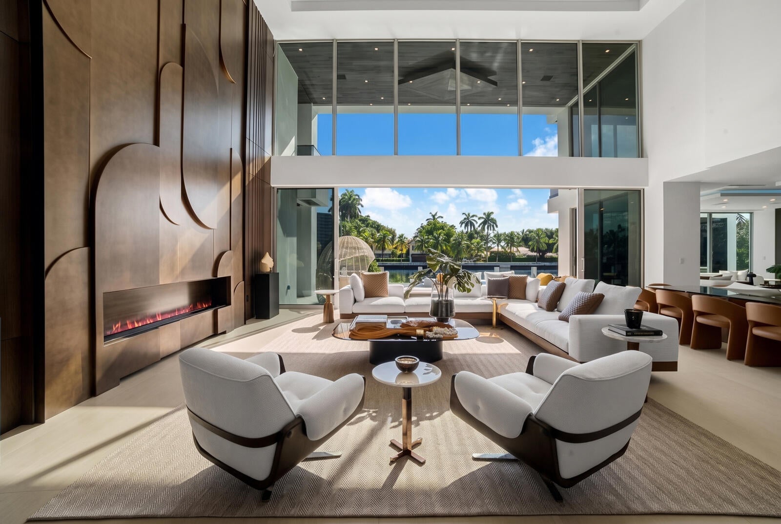 414 ROYAL PLAZA Drive