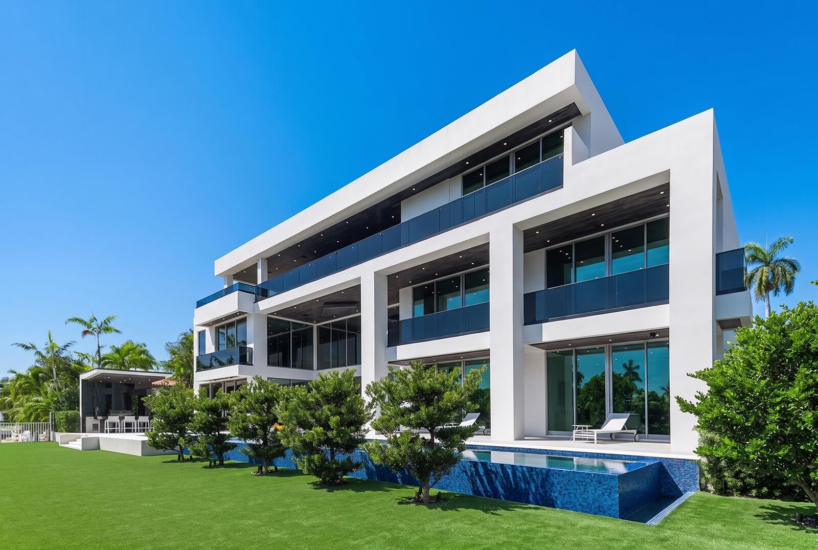 Welcome to 414 Royal Plaza Drive, a monumental new-construction waterf – image 51