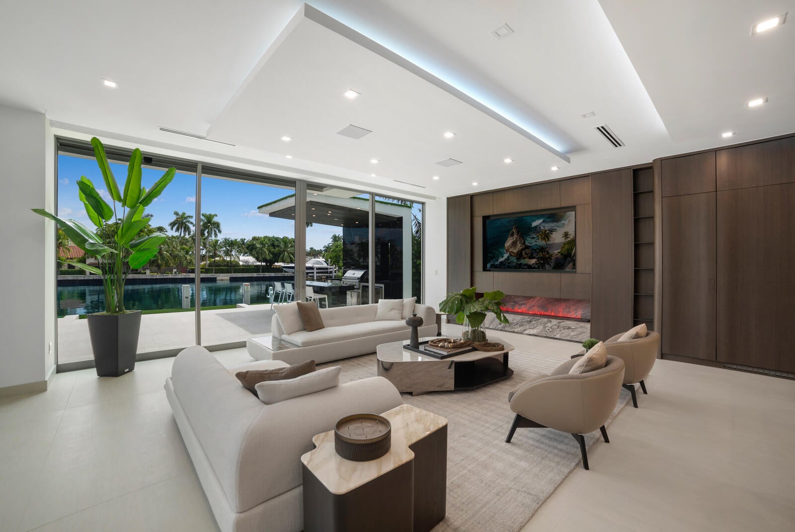 Welcome to 414 Royal Plaza Drive, a monumental new-construction waterf – image 10