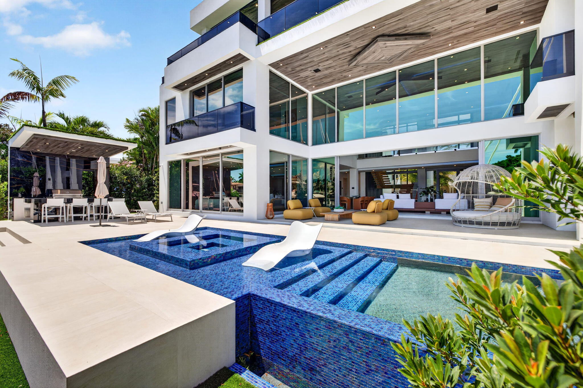 Welcome to 414 Royal Plaza Drive, a monumental new-construction waterf – image 47