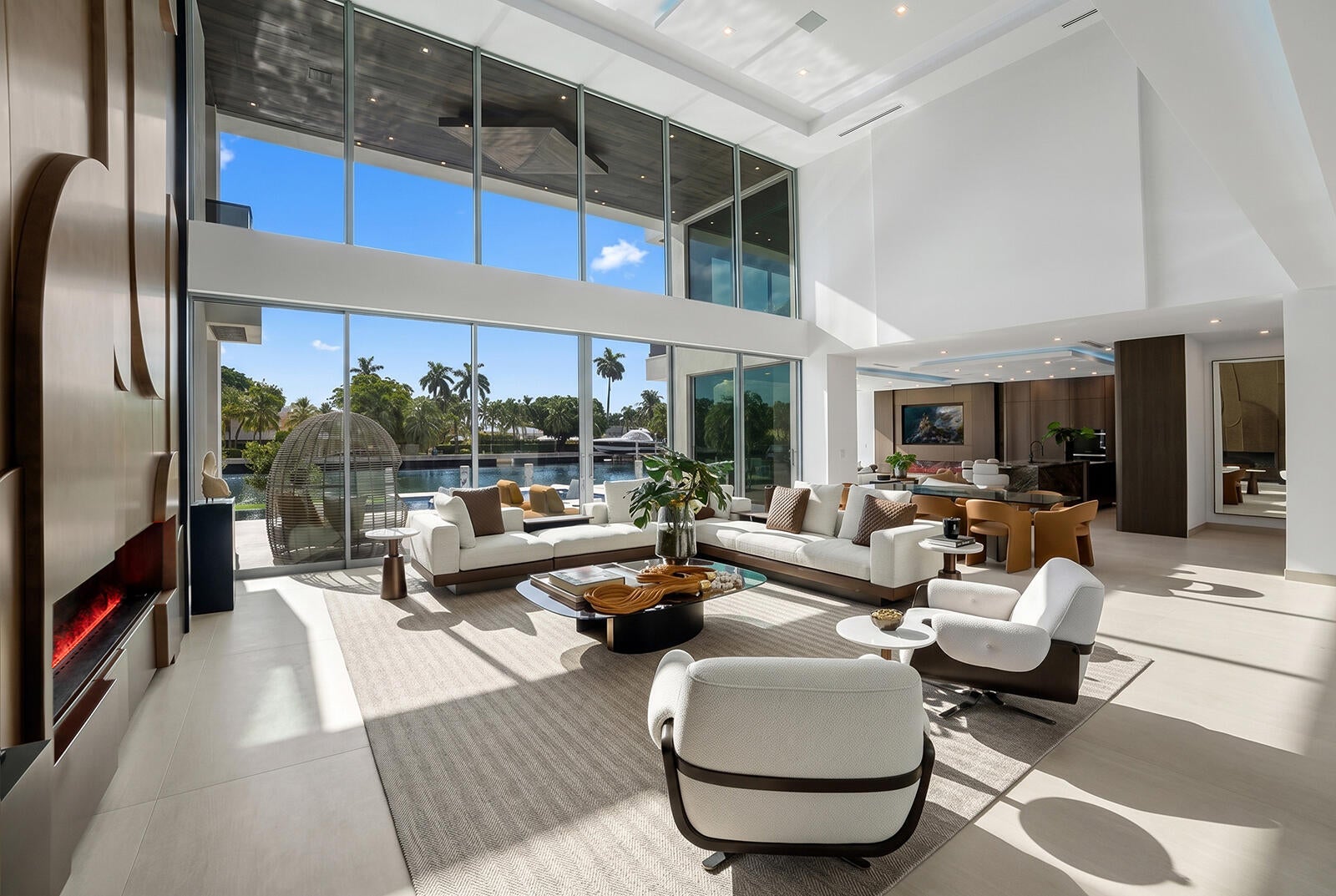 414 ROYAL PLAZA Drive