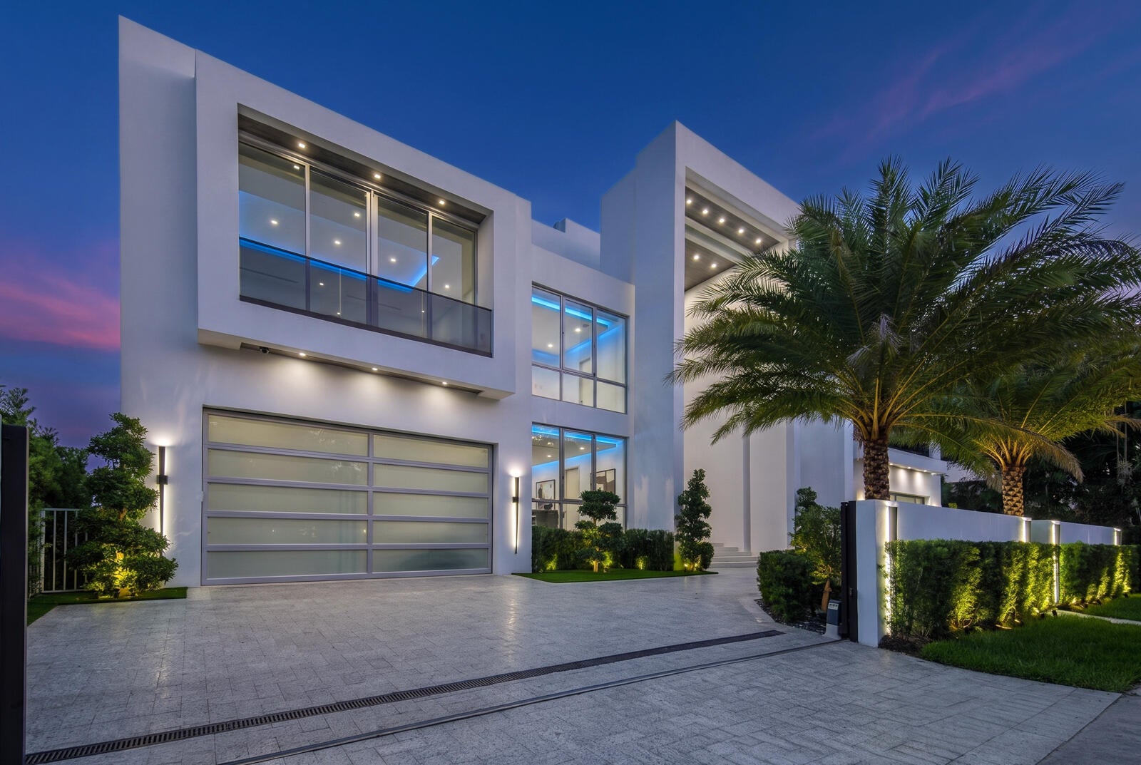 Welcome to 414 Royal Plaza Drive, a monumental new-construction waterf – image 56