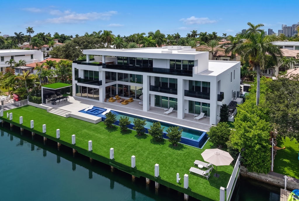Photo of 414 ROYAL PLAZA Drive, Fort Lauderdale, FL 33301 (MLS # B26078323)