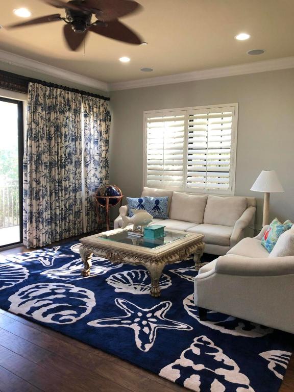 CASA DEL SOL OF TEQUESTA - Residential Lease