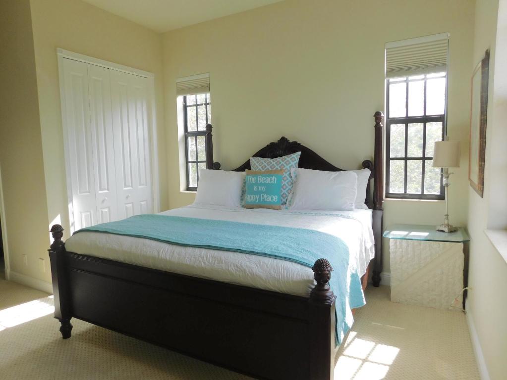 CASA DEL SOL OF TEQUESTA - Residential Lease