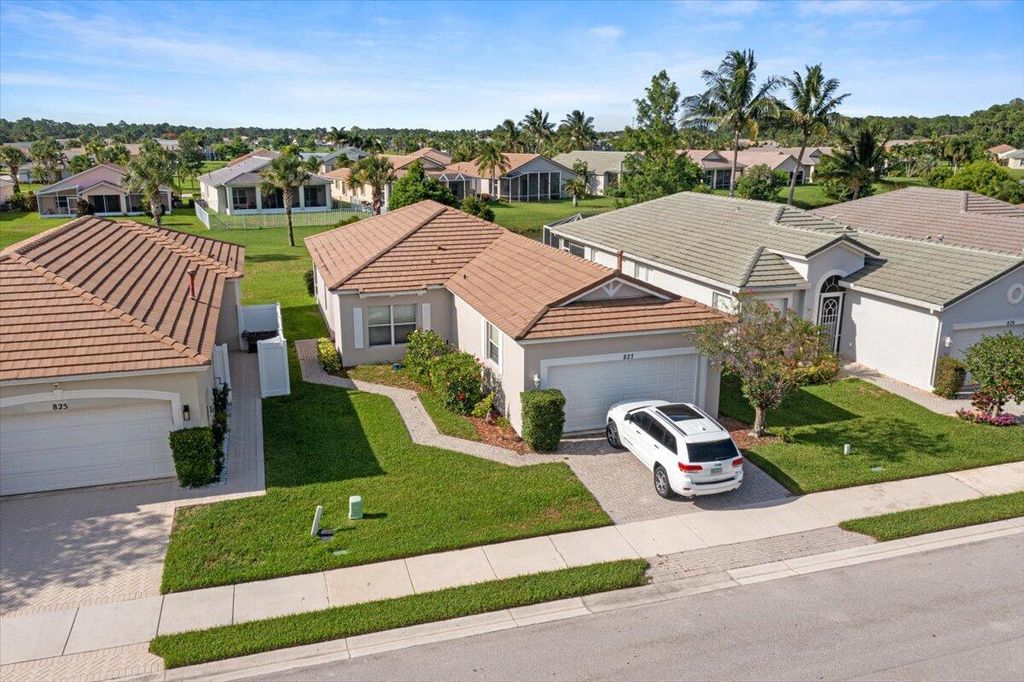 Photo of 827 SW Rocky Bayou Terrace, Port Saint Lucie, FL 34986 (MLS # R10998092)
