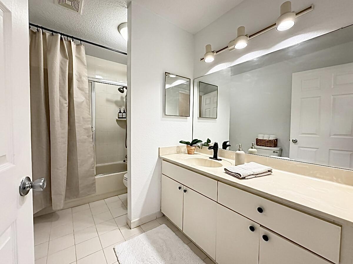 WELLEBY UNIT SEVEN - Residential