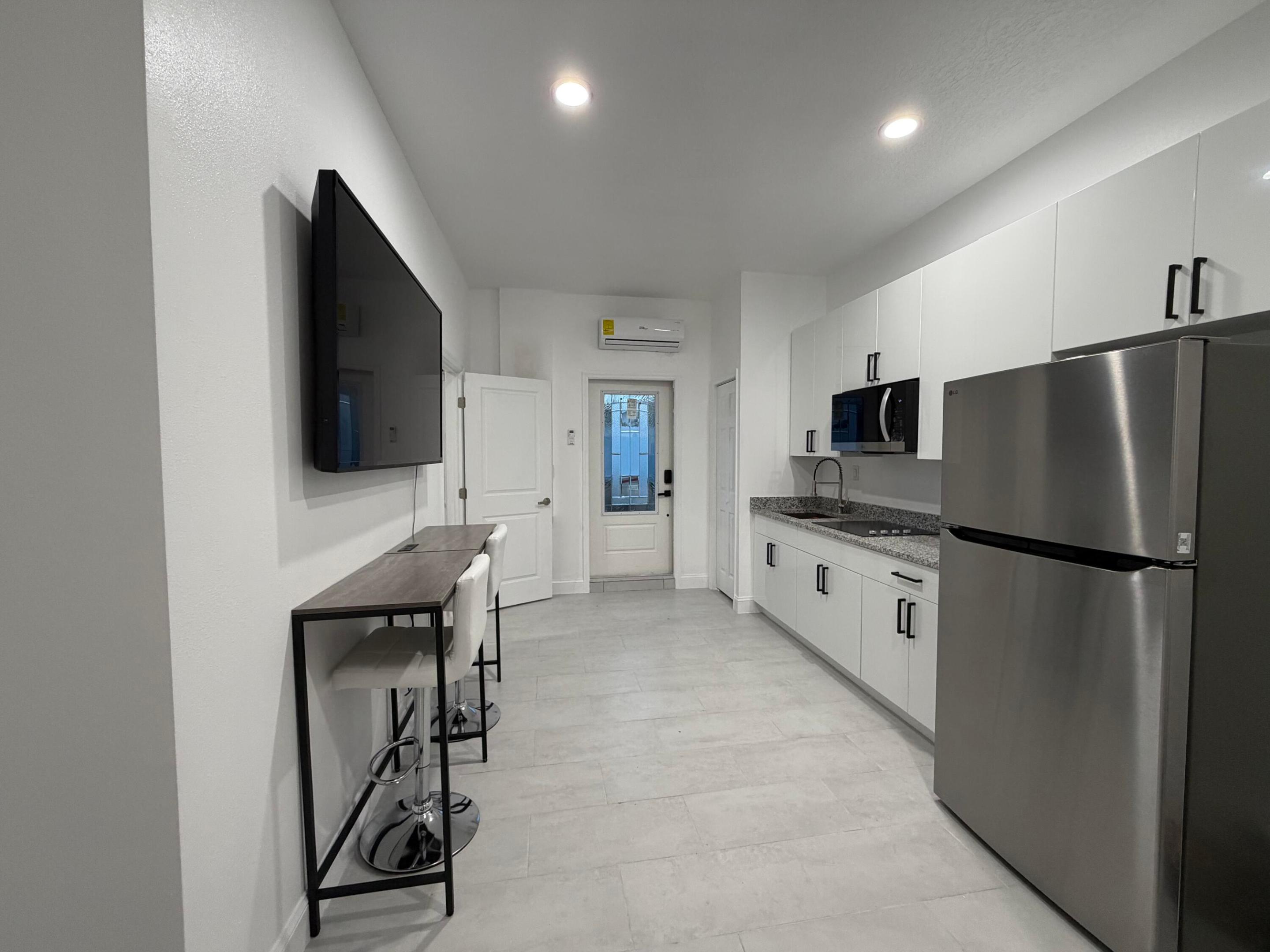 PORT ST LUCIE SECTION 7 - Residential Lease