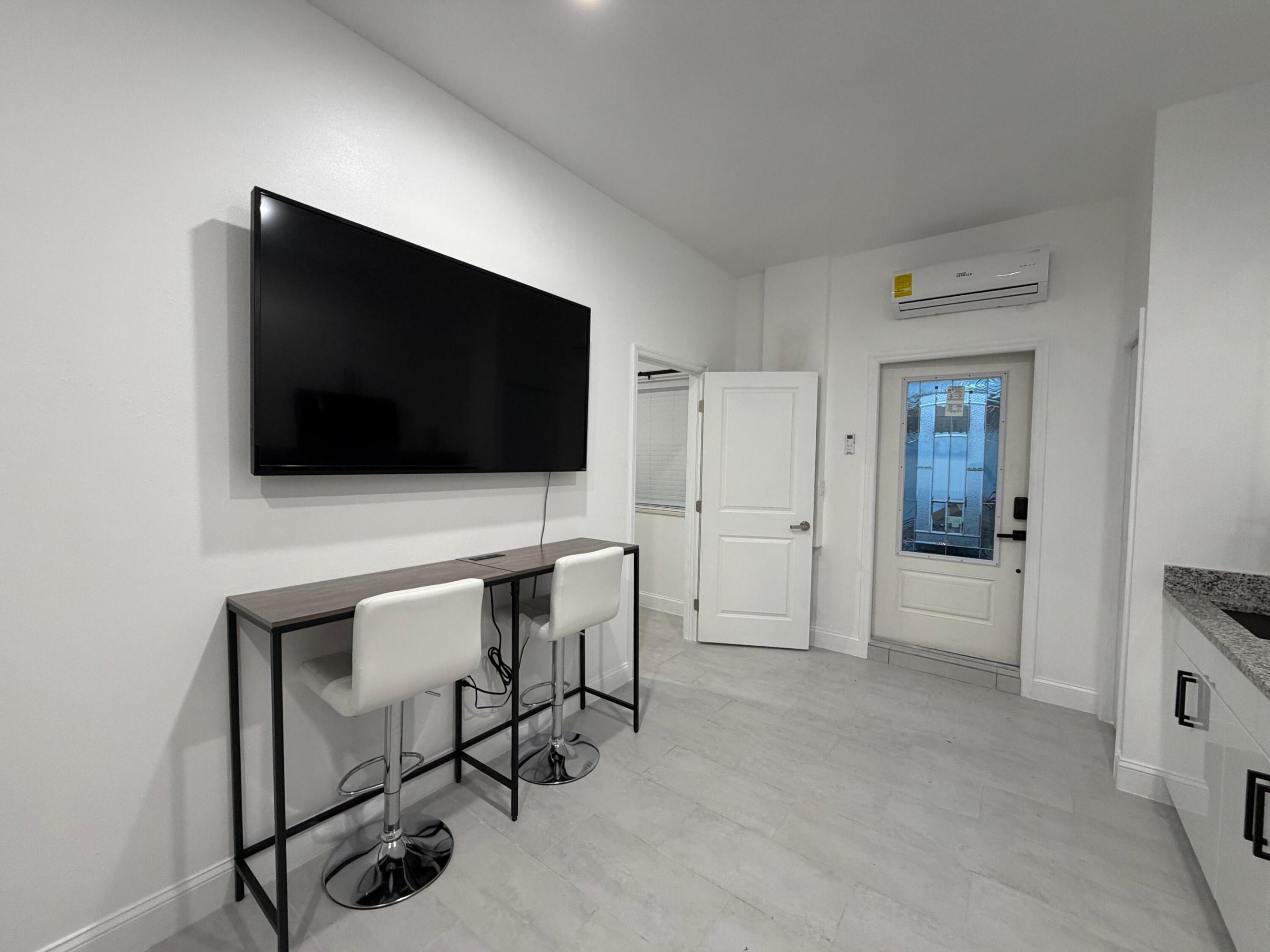 PORT ST LUCIE SECTION 7 - Residential Lease