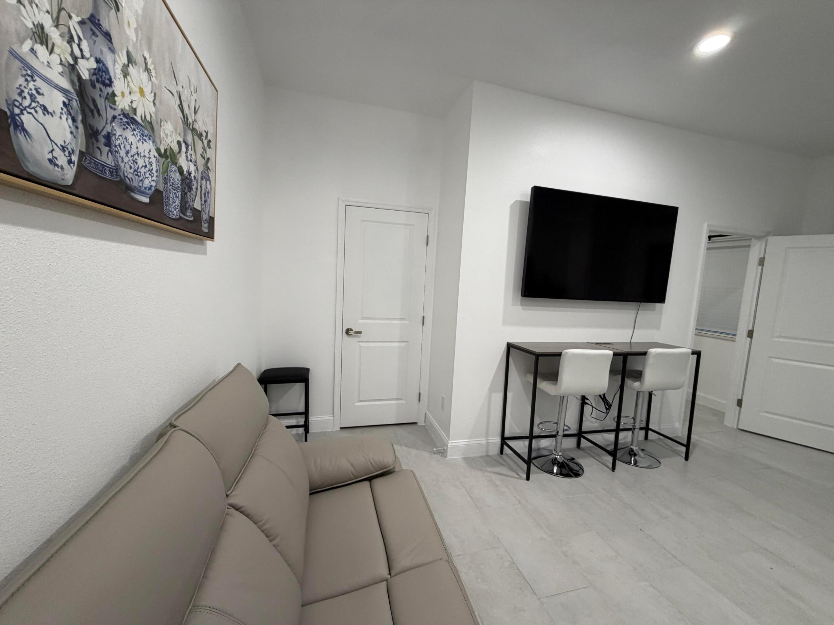 PORT ST LUCIE SECTION 7 - Residential Lease