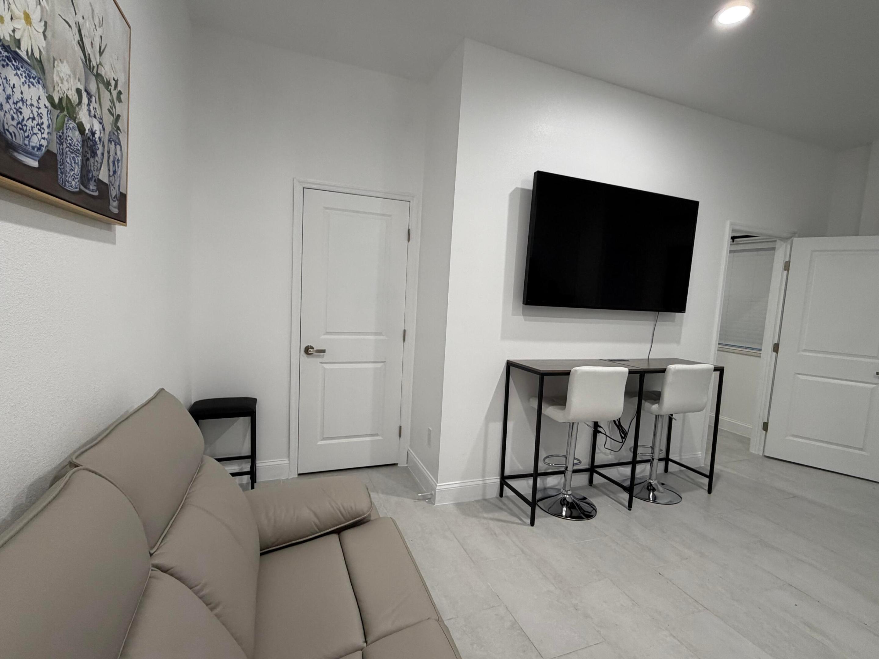 PORT ST LUCIE SECTION 7 - Residential Lease