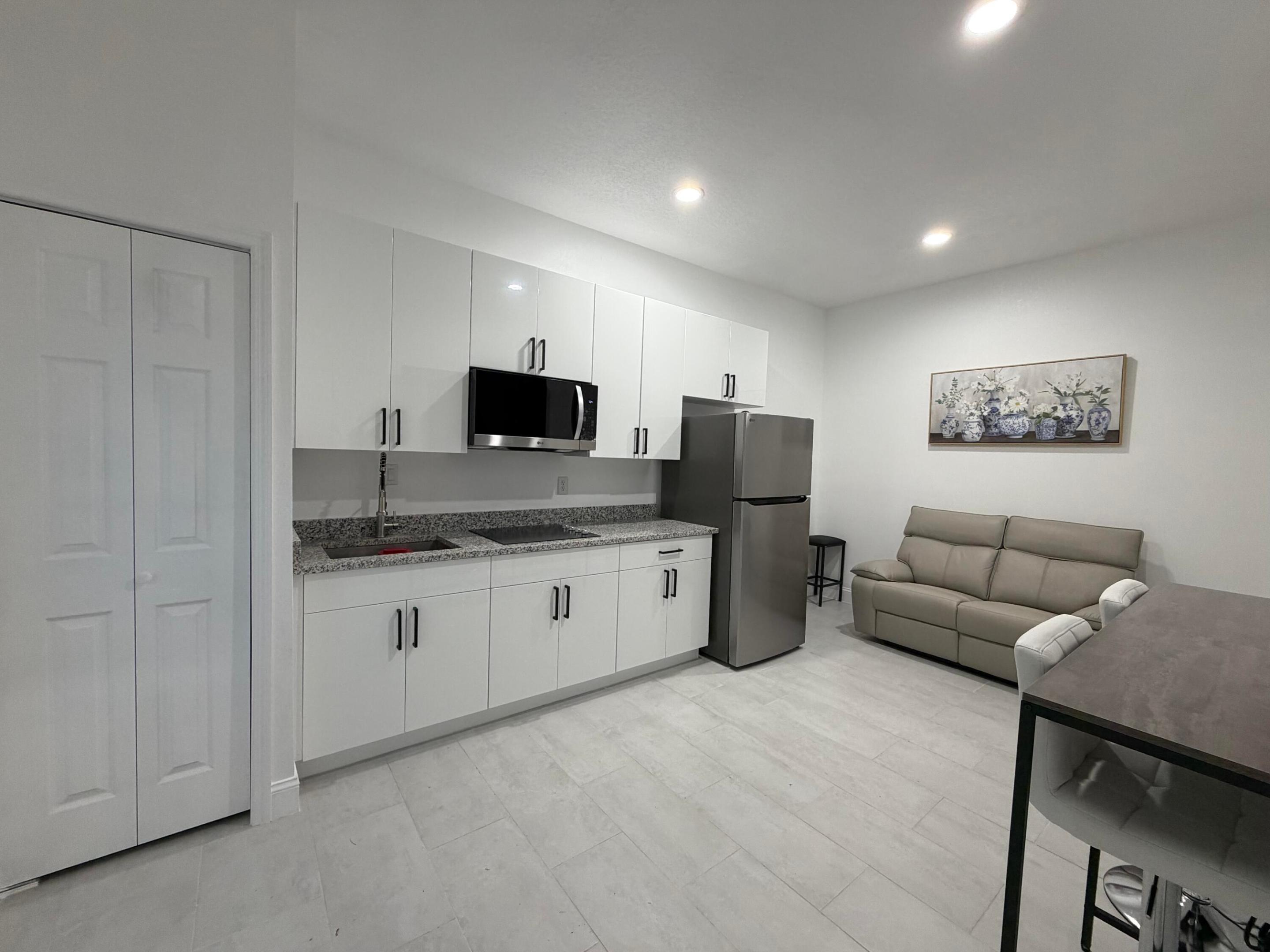 PORT ST LUCIE SECTION 7 - Residential Lease