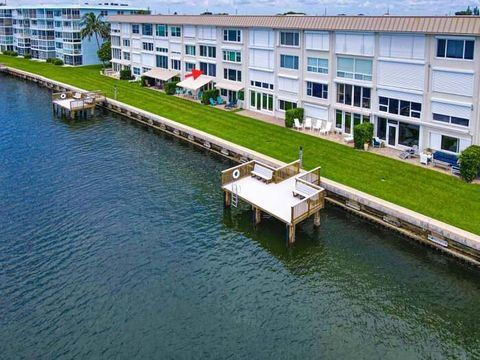 Condominium in North Palm Beach FL 52 Yacht Club Drive Dr.jpg