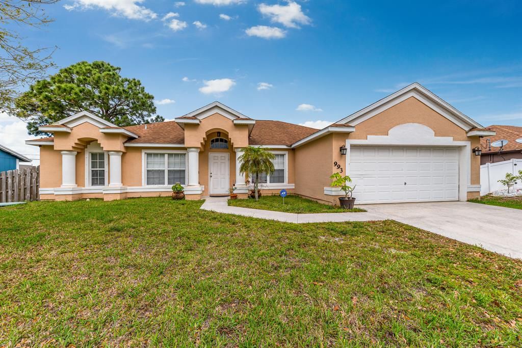 Photo of 993 SW Whittier Terrace, Port Saint Lucie, FL 34953 (MLS # R10697964)