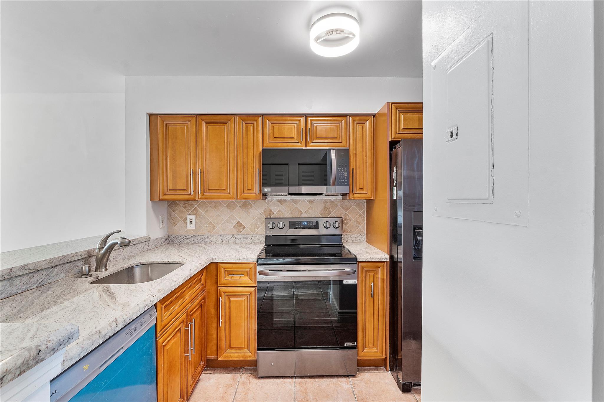 2226 N Cypress Bend Dr 105