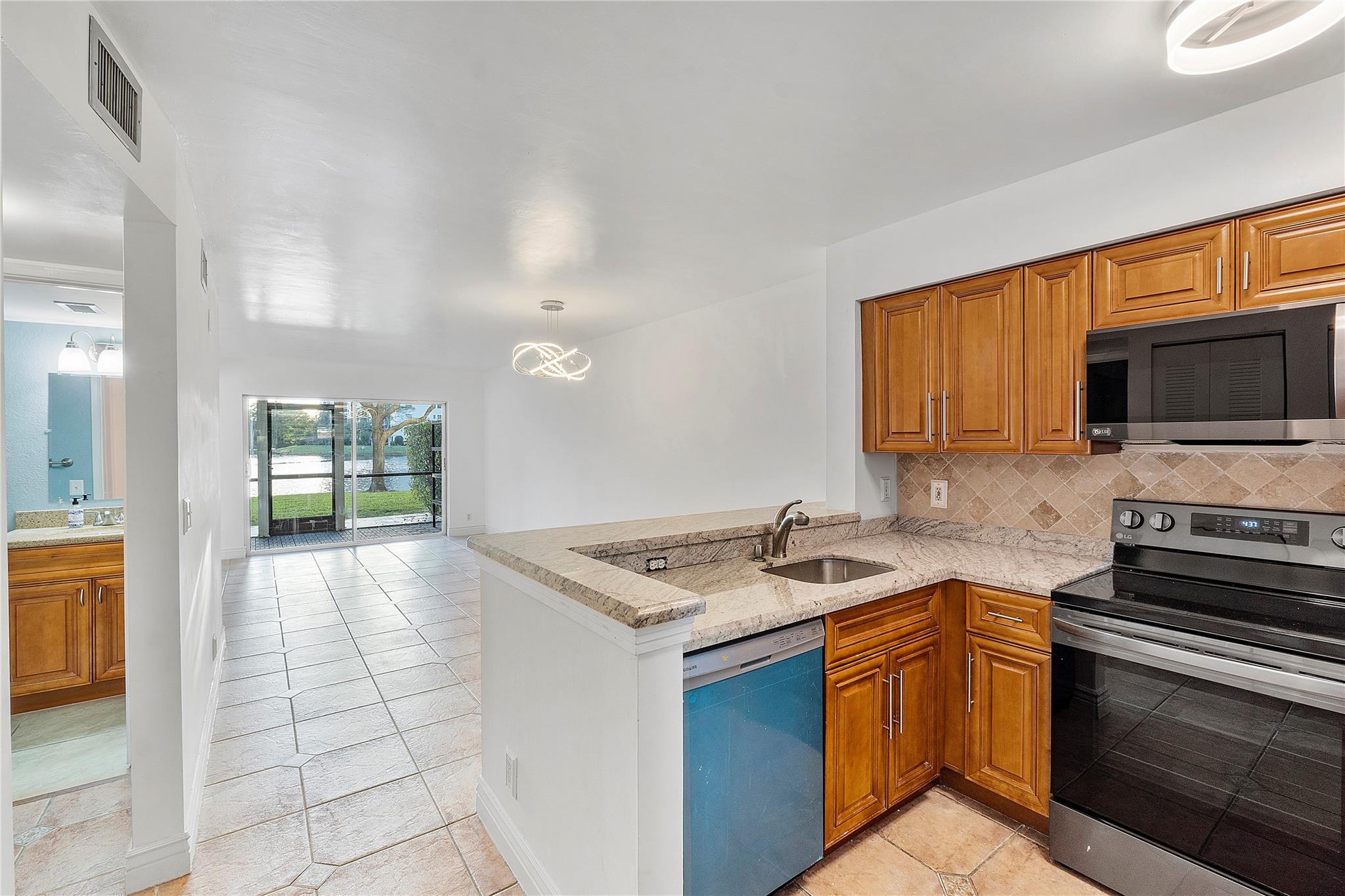 2226 N Cypress Bend Dr 105