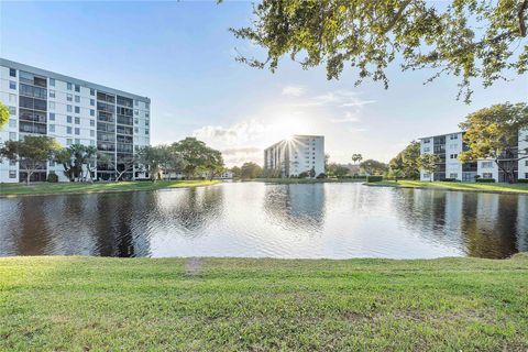2226 N Cypress Bend Dr 105 Pompano Beach FL 33069