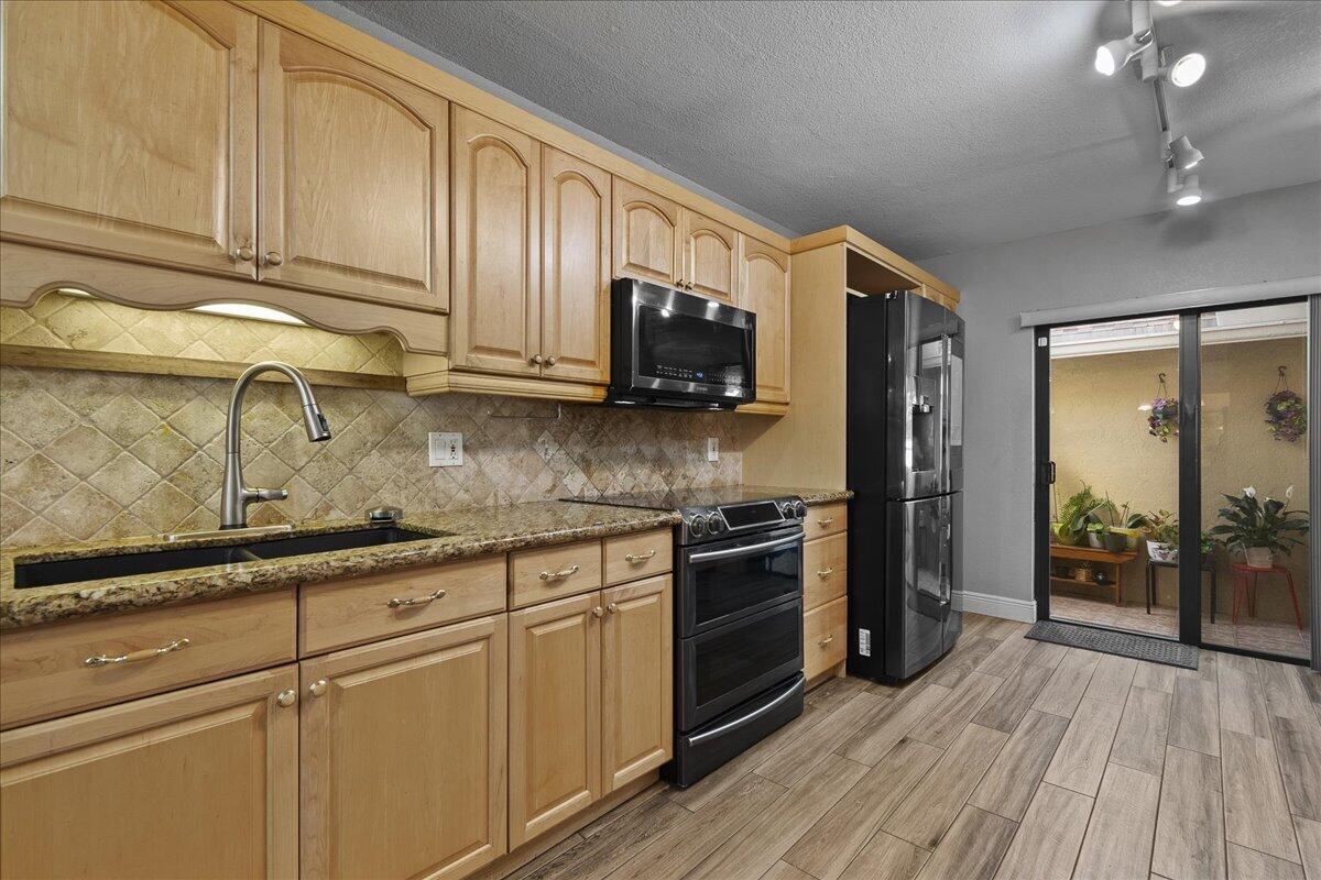 JOGGERS RUN - Residential