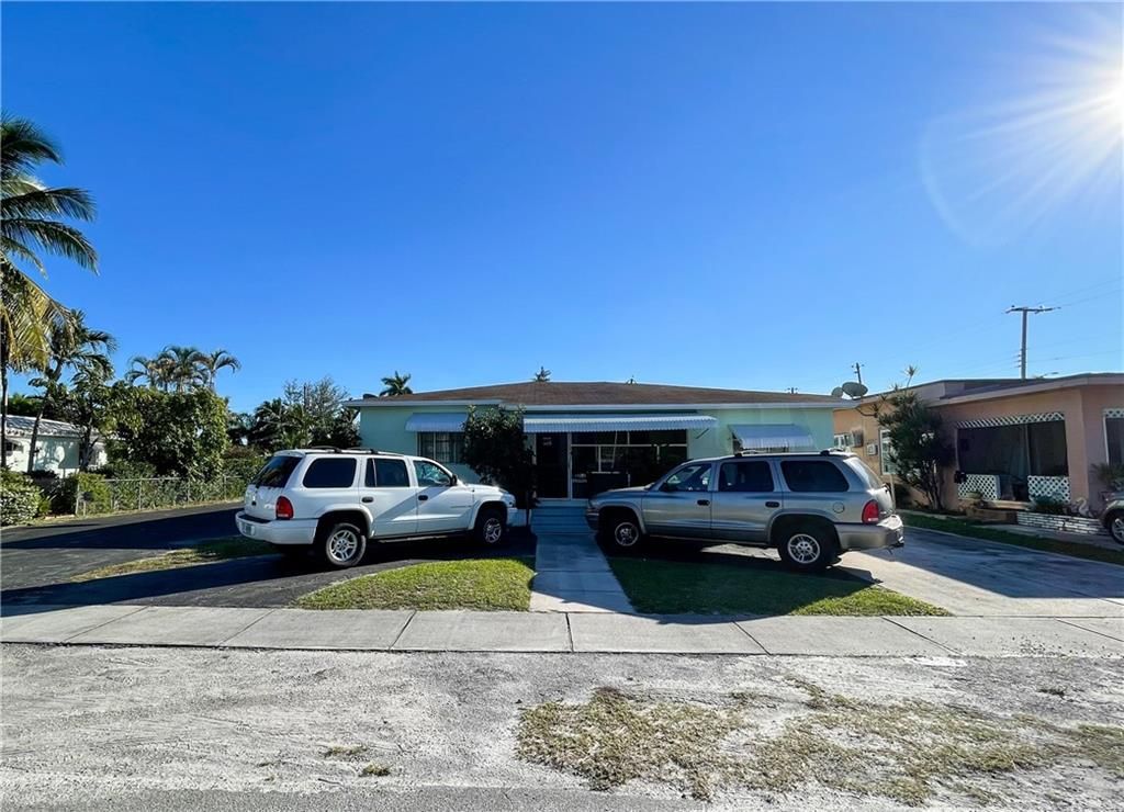 Photo of 14 SE 14TH ST St, Dania Beach, FL 33004 (MLS # F10309715)