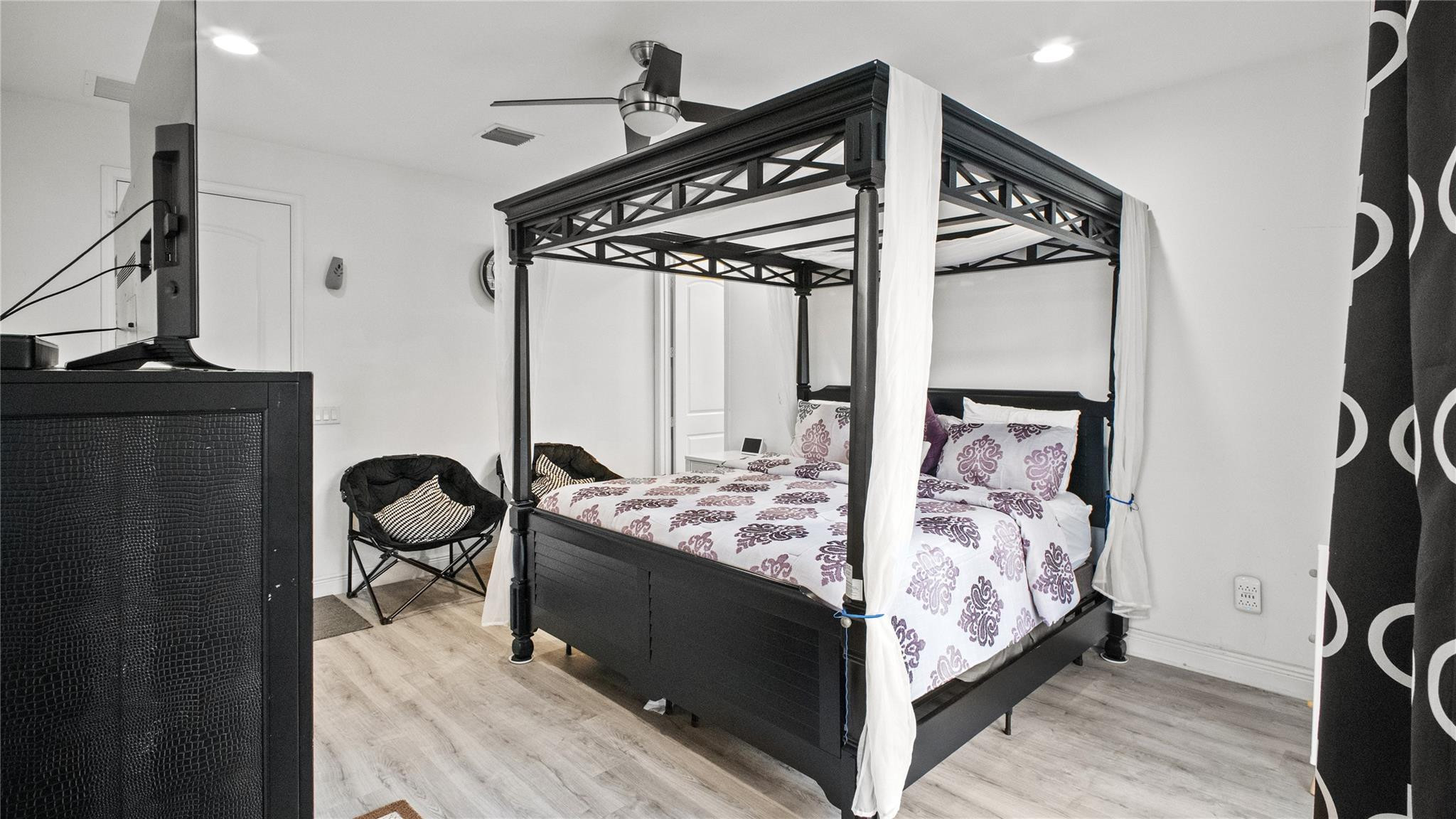 6993 Pines Circle 6993