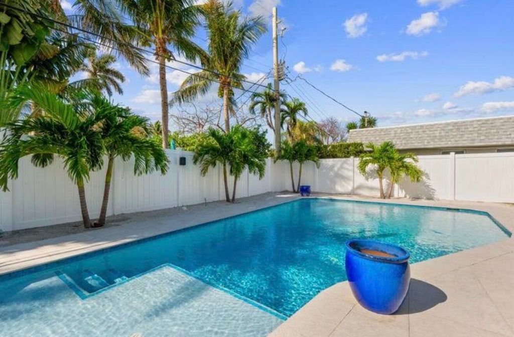 Photo of 2846 NE 35th Court, Pompano Beach, FL 33064 (MLS # R11167097)