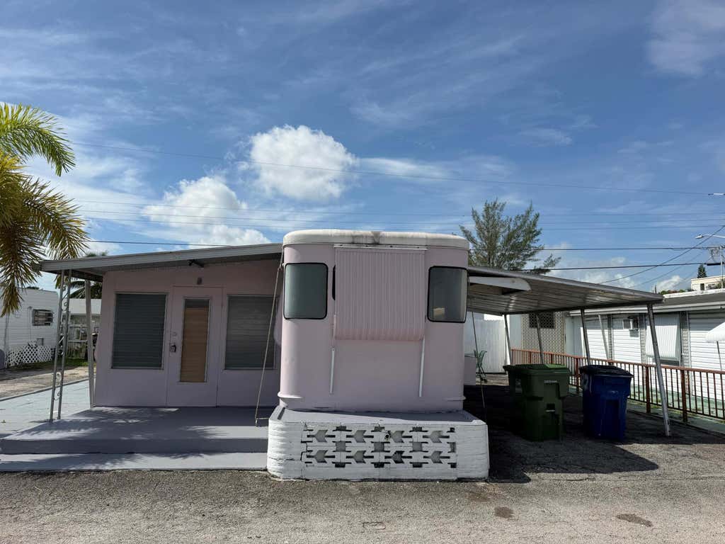 Photo of 821 SW 1ST Court, Hallandale Beach, FL 33009 (MLS # B26060267)