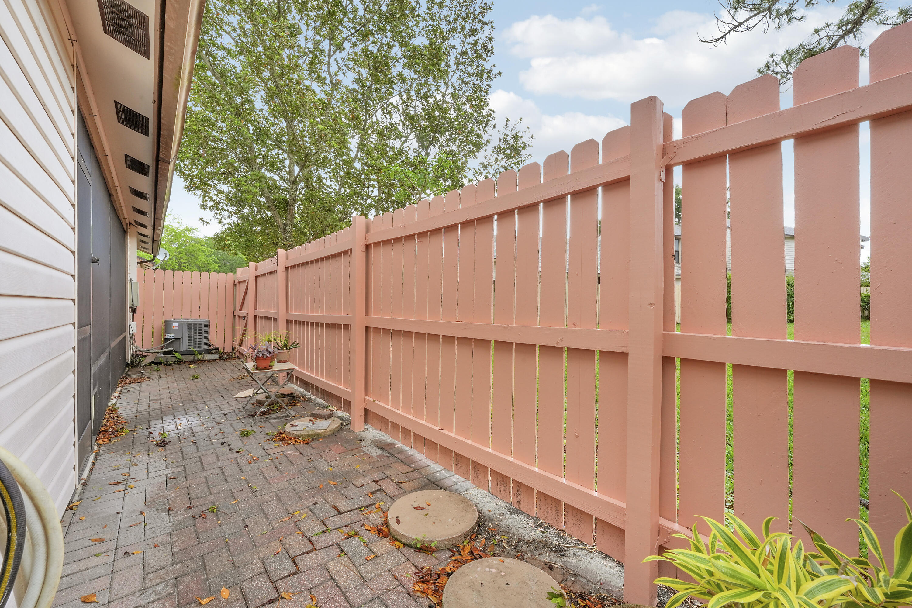 JUPITER VILLAGE TOWNHOMES CONDO - Residential