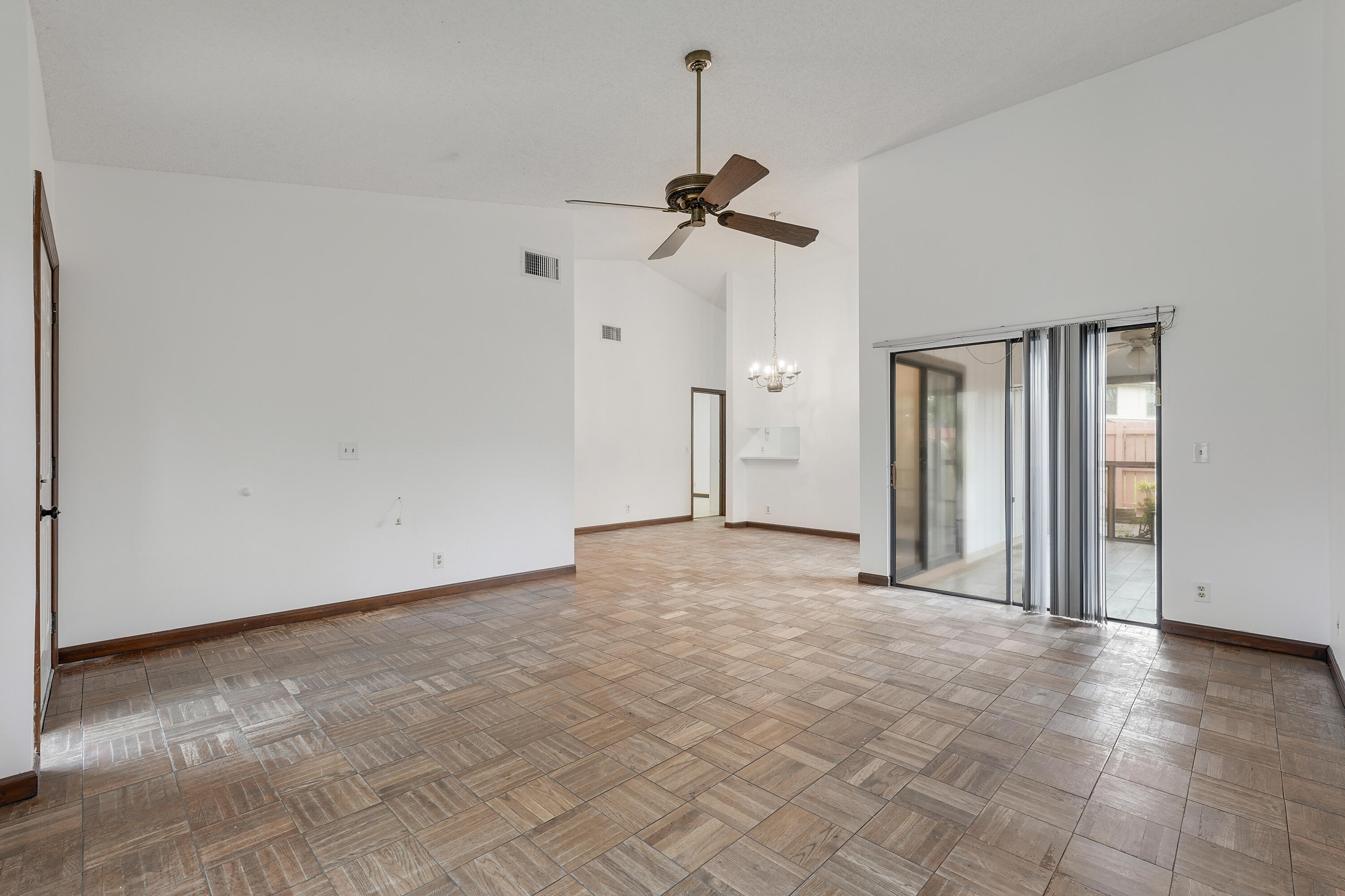 126 Sherwood Circle 12d