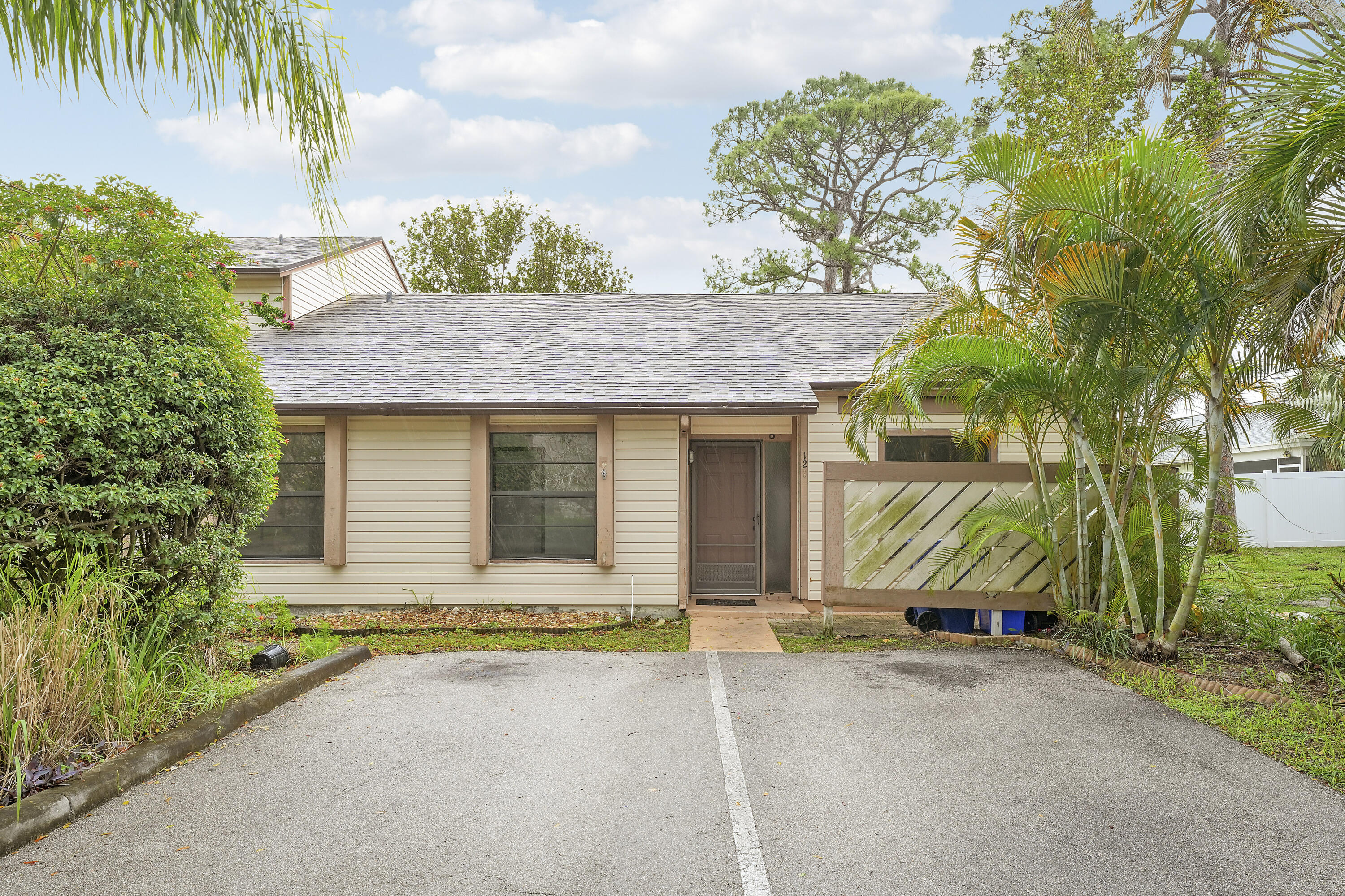 126 Sherwood Circle 12d