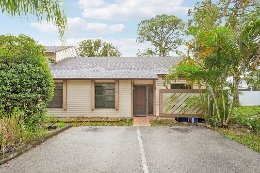 Photo of 126 Sherwood Circle #12d, Jupiter, FL 33458 (MLS # B26013794)