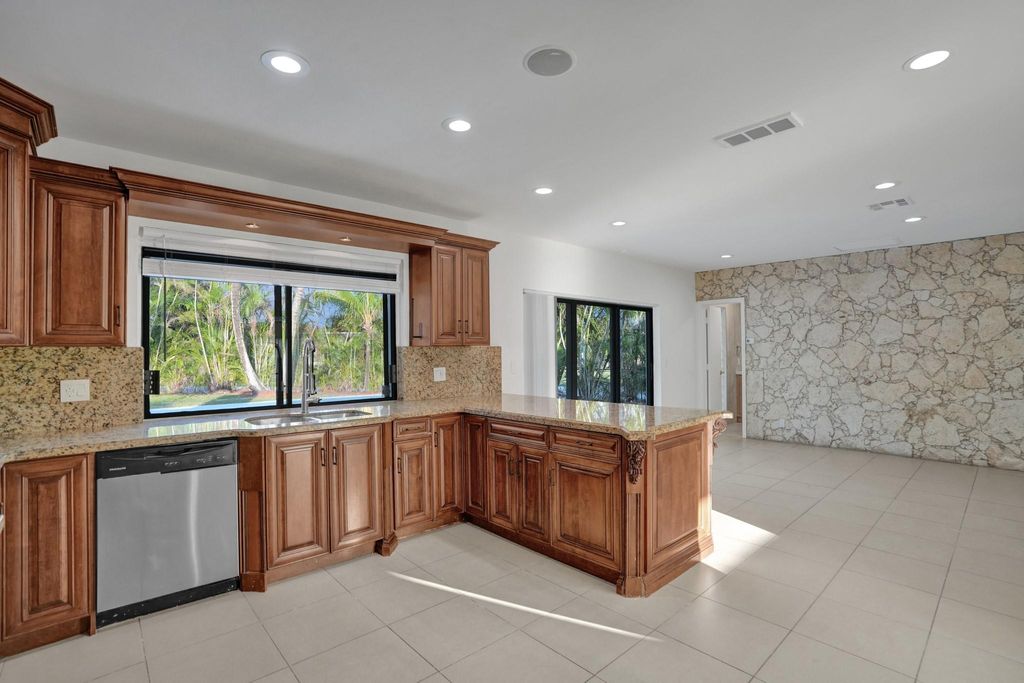 Photo of 8651 Gatehouse Road, Plantation, FL 33324 (MLS # F10476779)