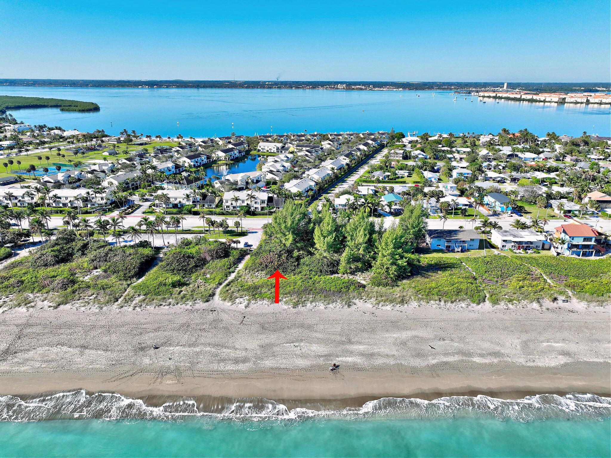 TROPICAL BEACH - Land