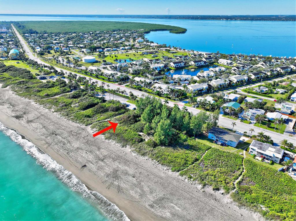 TROPICAL BEACH - Land