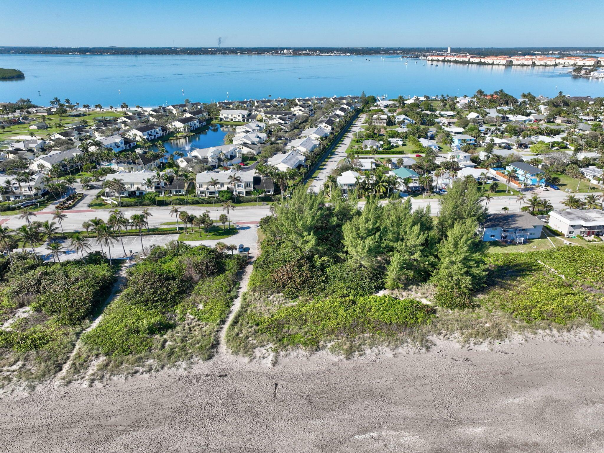 TROPICAL BEACH - Land