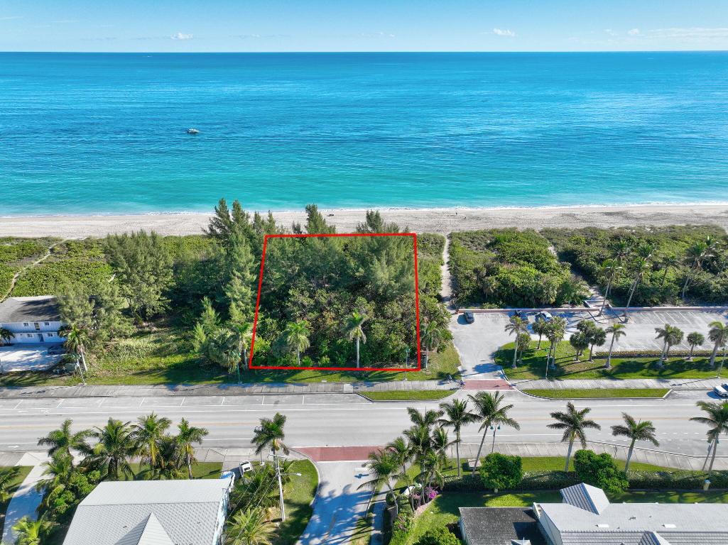 TROPICAL BEACH - Land