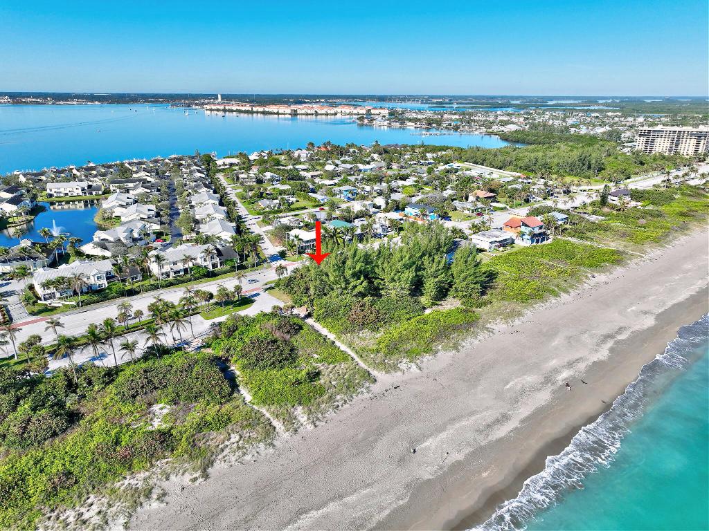 TROPICAL BEACH - Land